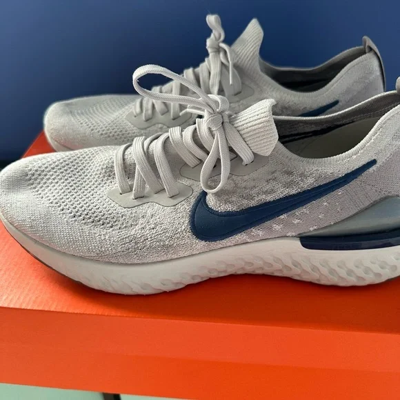 Nike Men's White and Blue Running Shoes - Picture 2 of 5